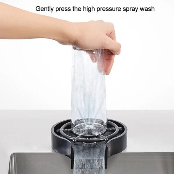 Lave-verre et bouteille