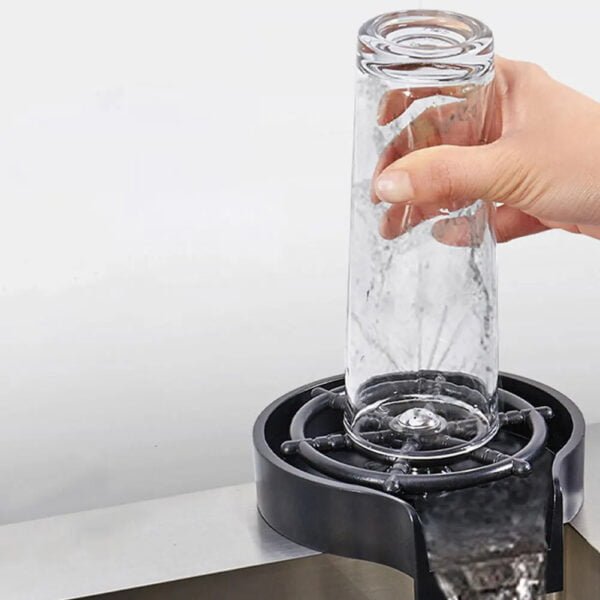 Lave-verre et bouteille