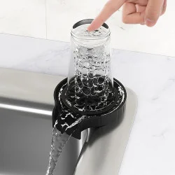 Lave-verre et bouteille